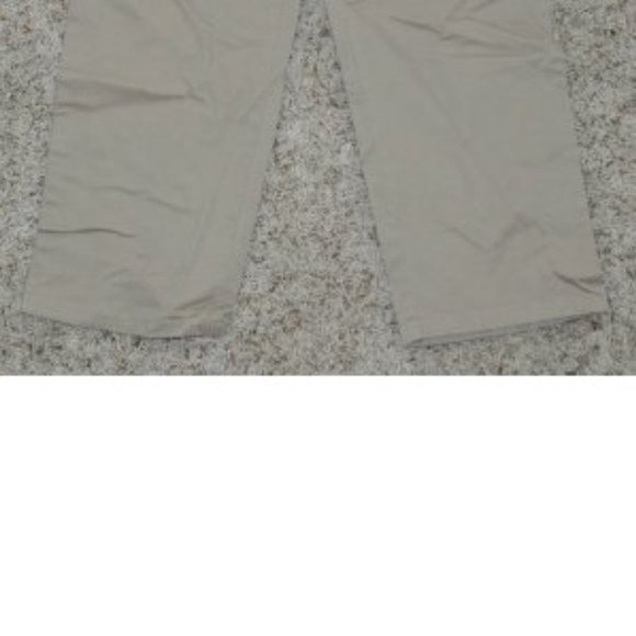 Womens Capris Beige Khaki sz 2 Button Tab Pants Stretch Summer Daisy Fuentes - Picture 3 of 5